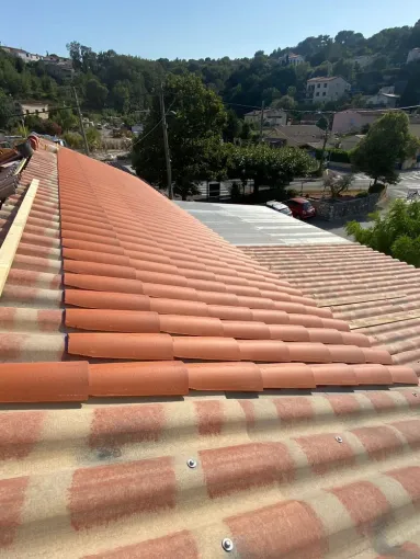 Rénovation totale de la toiture d'une maison à Vitrolles, Aix-en-Provence, TS TOITURE