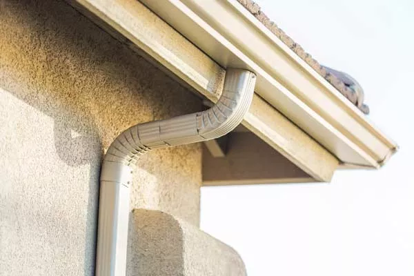 Comment poser des gouttières en aluminium dans une villa ?, Aix-en-Provence, TS TOITURE